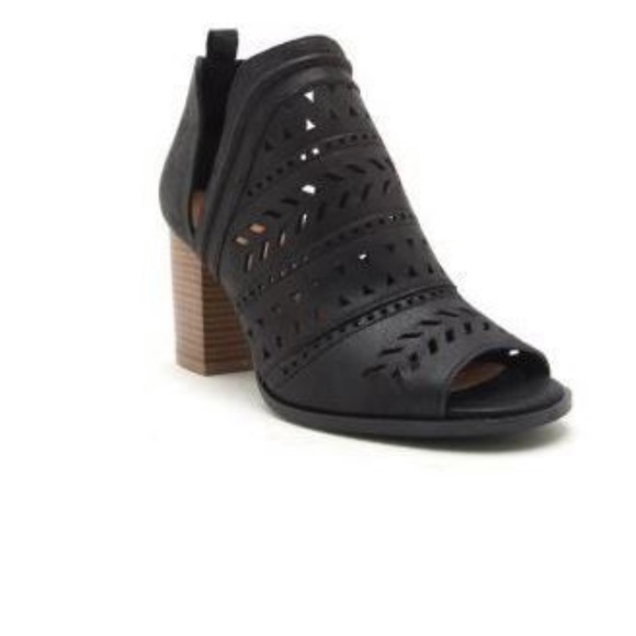 Qupid Shoes - New SIZE 6 Vegan Leather open toe bootie